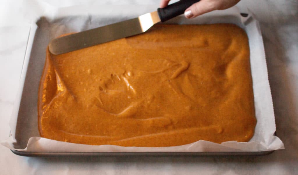 spreading the cake batter to the jelly roll pan lined with parchment paper_2
